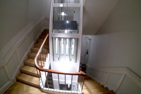 Elevator in main stairway- gallery 7 | HYDRO-CON Elevator A/S