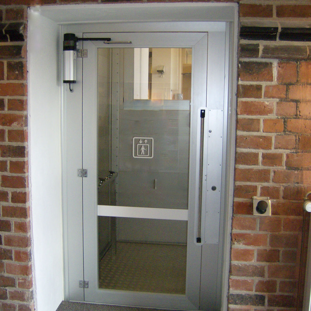 Handicap elevator with open or closed shaft- gallery 10 | HYDRO-CON Elevator A/S